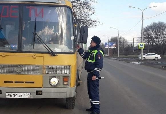 <br />
Выселковская Госавтоинспекция не ослабила внимания к проверке пассажирских перевозок<br />
