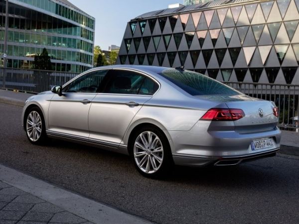 Обновлённый Volkswagen Passat 2020 в России: от 1.829.000 рублей
