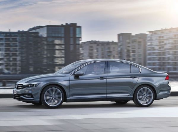 Обновлённый Volkswagen Passat 2020 в России: от 1.829.000 рублей