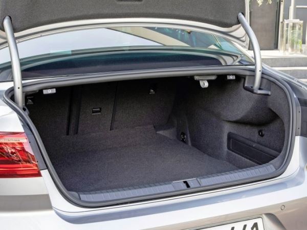 Обновлённый Volkswagen Passat 2020 в России: от 1.829.000 рублей