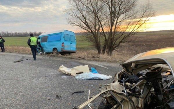 В Днепропетровской области пять человек пострадали в тройном ДТП