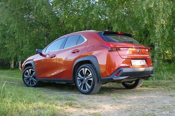 Тест-драйв Lexus UX