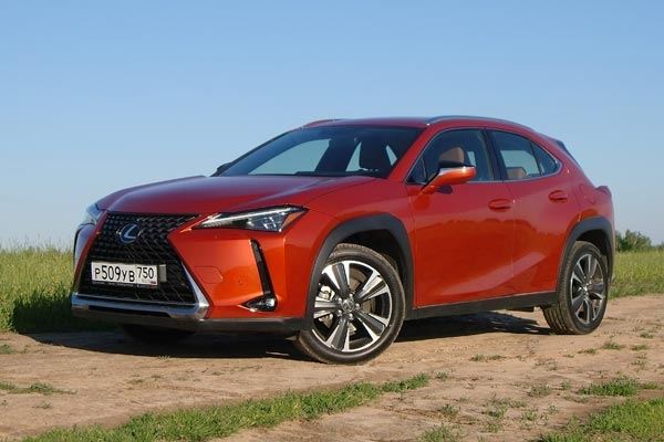 Тест-драйв Lexus UX