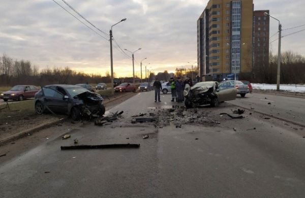 <br />
ГИБДД: у погибшего в Твери водителя на автомобиле были шины с разным рисунком протектора<br />
