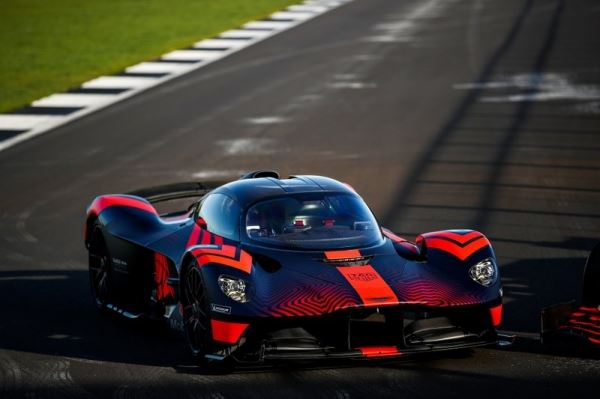 Гонщики Формулы 1 протестировали Aston Martin Valkyrie